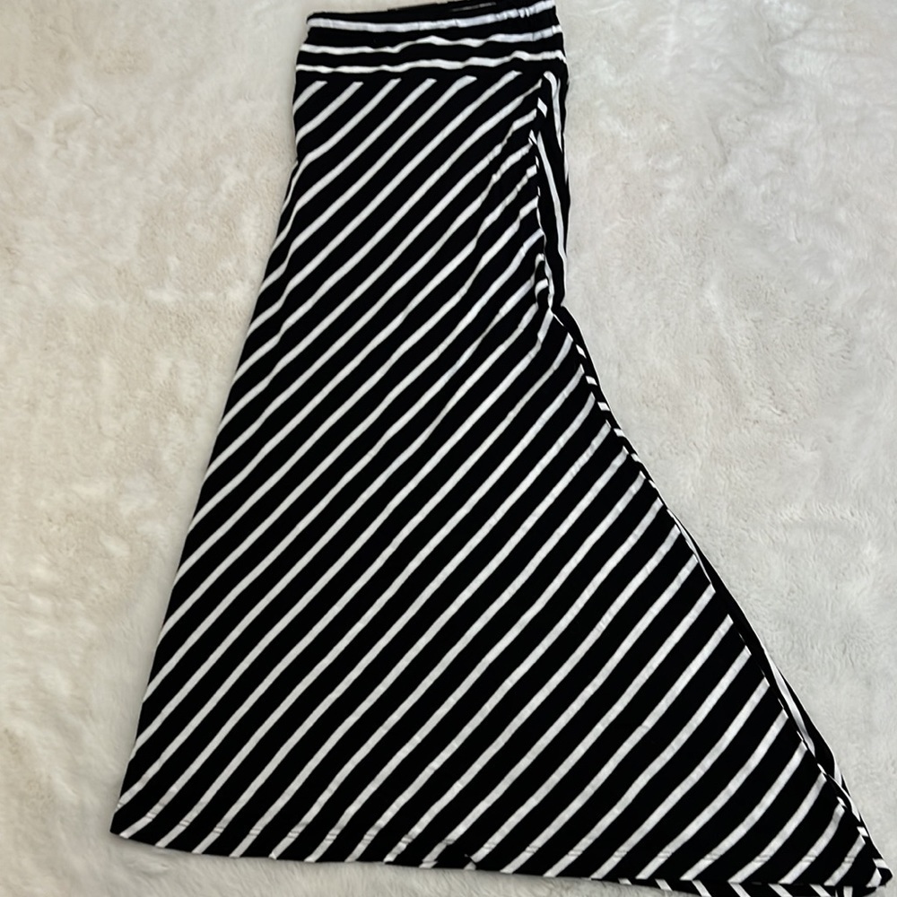 The Avenue long skirt w/ drawstring waist NWT size 18/20 - Picture 4 of 10